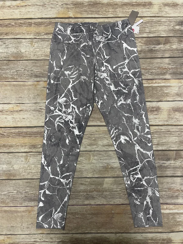 Athletic Leggings By Soft Surroundings In Silver, Size: M