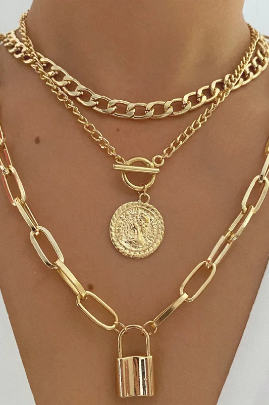 Metal Embossed Round Tag Pendant Necklace